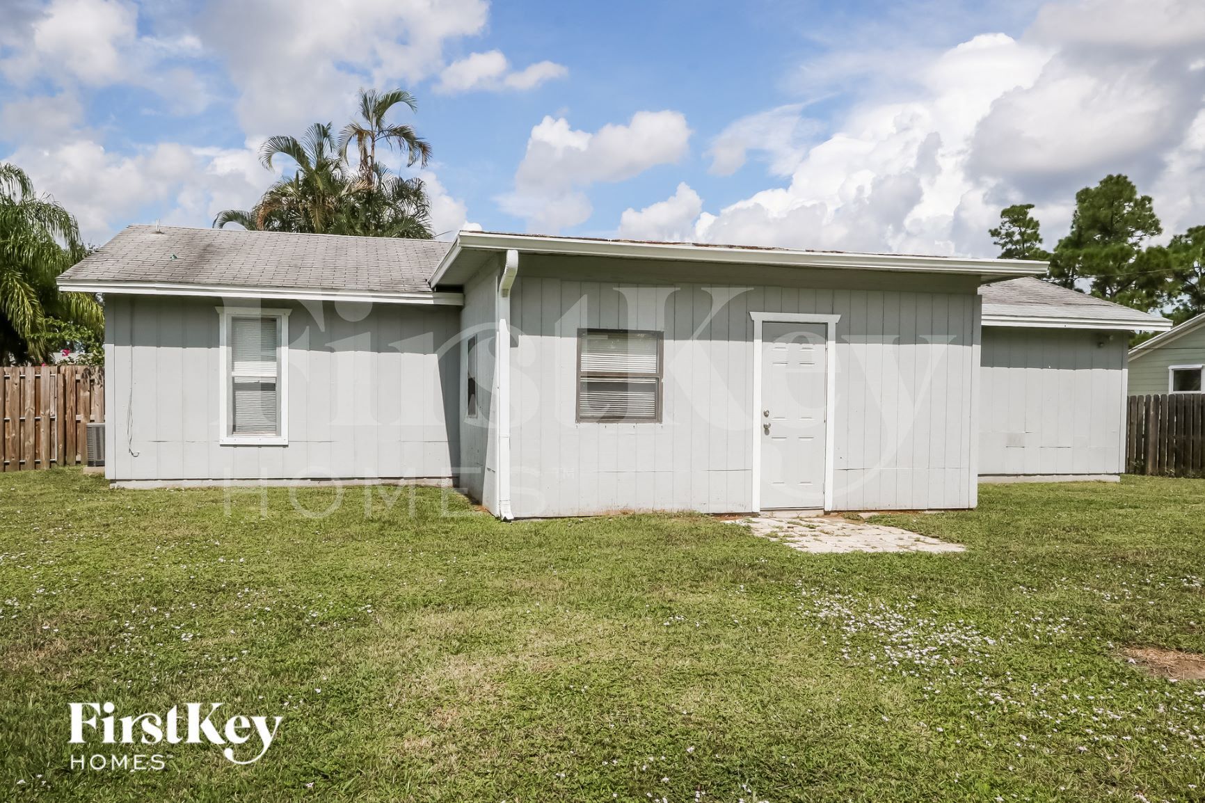 Building Photo - 462 SE Streamlet Ave