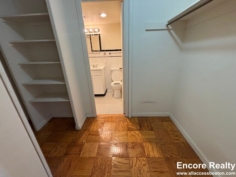 Building Photo - 16 Monmouth Ct