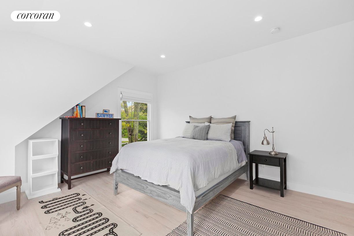 Building Photo - 42 Archibald Way