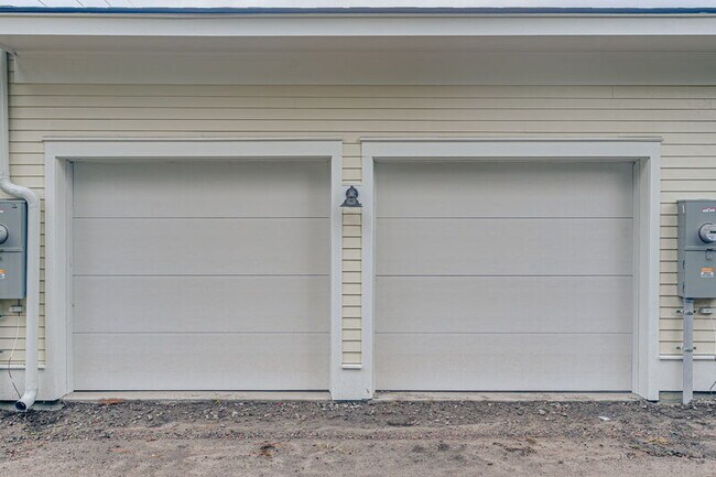 Building Photo - 302 W 38th St