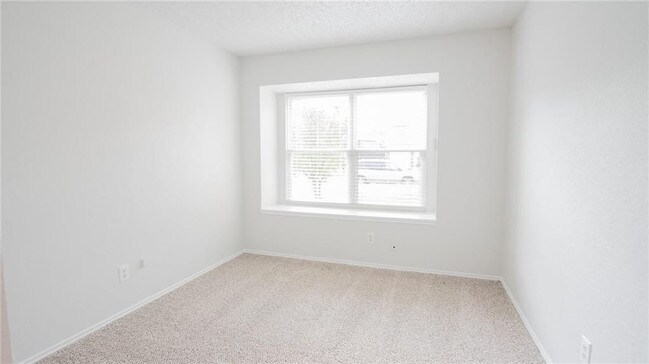 Building Photo - Boxwood Drive