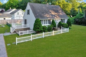 Building Photo - 208 Winnapaug Rd