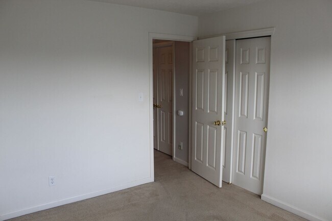 Building Photo - Spacious 5 Bedroom Home in Avon Schools!