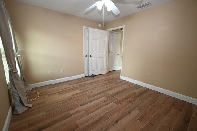 Building Photo - 985 Quail Run