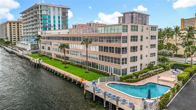 Building Photo - 401 N Riverside Dr