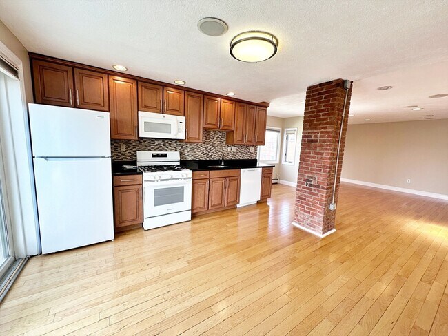 Building Photo - 141 Webster St