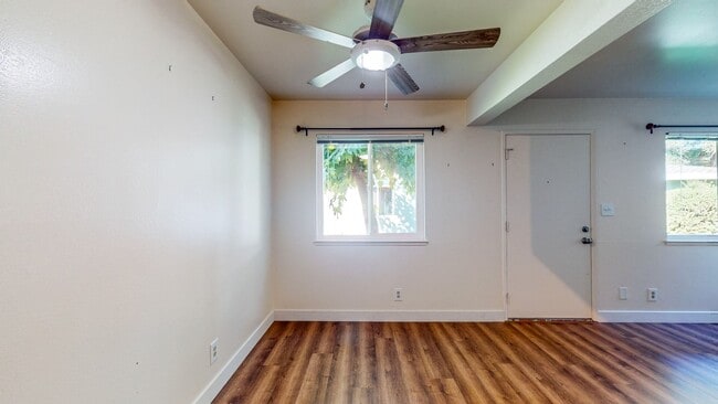 Building Photo - Rent Special! $100 off every month for duration of 1 year lease if moved in by February 1st! 2 St...