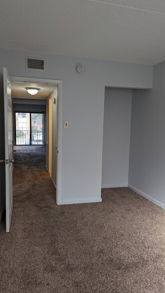Building Photo - 832A Putnam Blvd