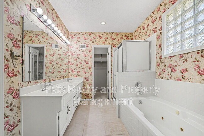 Building Photo - 10313 W 131st St
