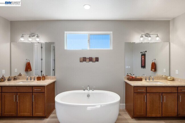 Building Photo - 3010 Rio Grande Dr