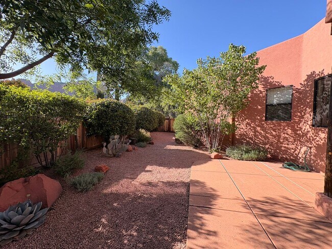 Building Photo - HOUSE - VILLAGE OF OAK CREEK