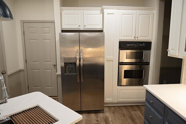 Building Photo - 6001 Brown Swiss Way