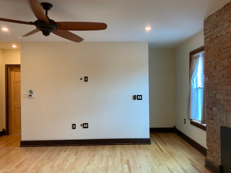 Living area - 3507 Bigelow Blvd