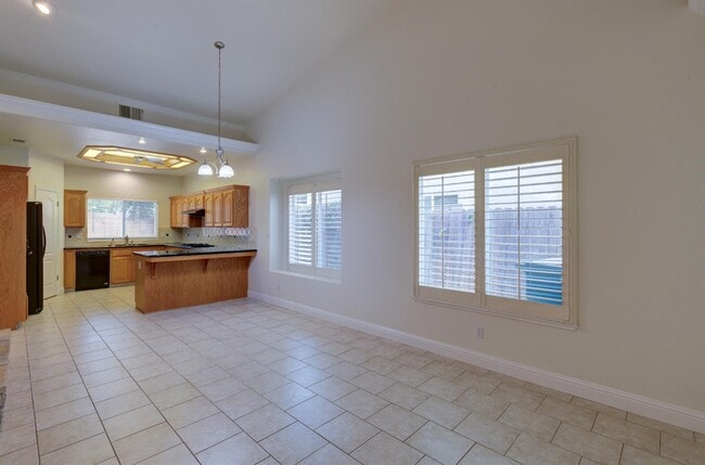 Building Photo - 1824 E Turnberry Ave