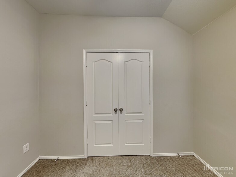 Building Photo - 2544 Taos Dr
