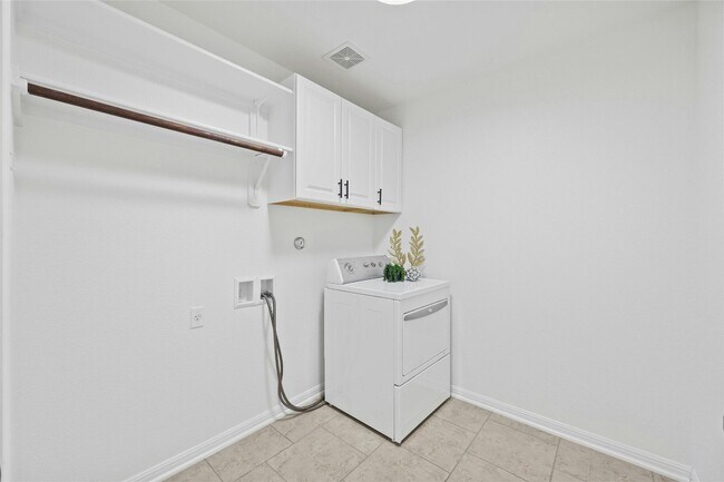 Building Photo - 1701 Hidden Springs Path