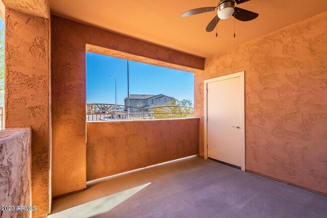Building Photo - 900 S Canal Dr