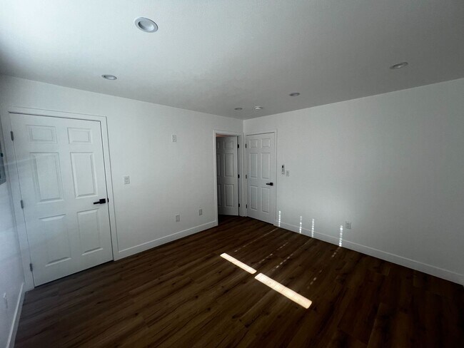 Building Photo - ANDERSON 14101 1/2