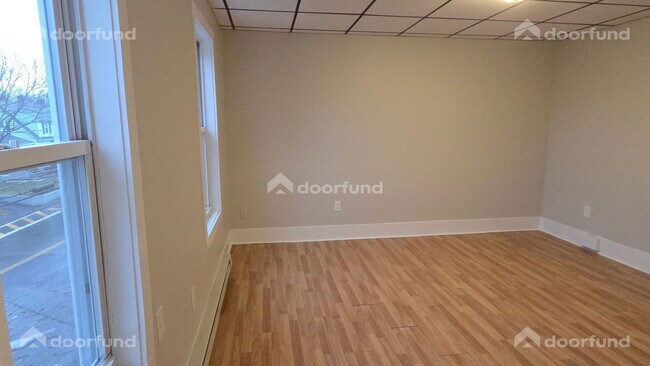 Building Photo - 147 Oak St