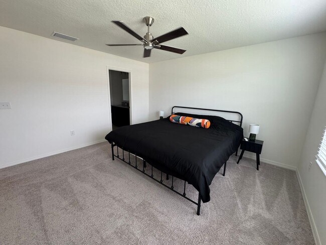 Building Photo - Brand New Townhouse