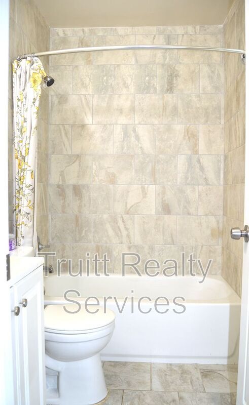 Building Photo - 1621 17th Pl SE