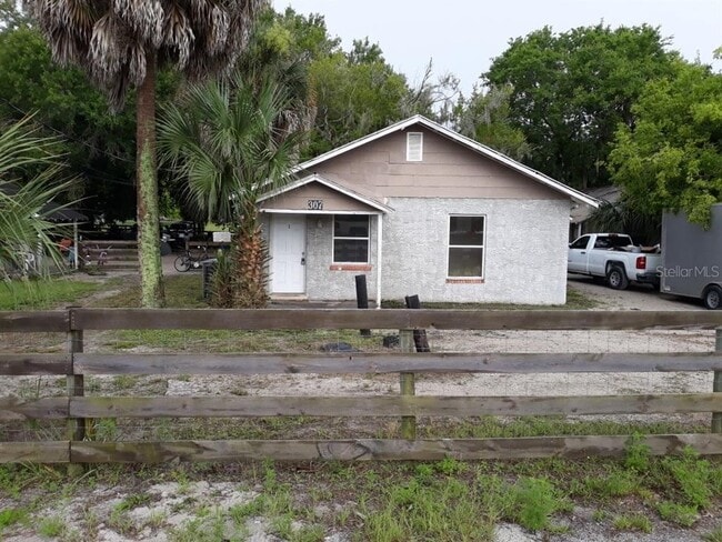 Building Photo - 307 E Magnolia St