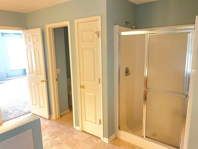 Building Photo - Beautiful 4 bed 2.5 bath 3000+sq ft