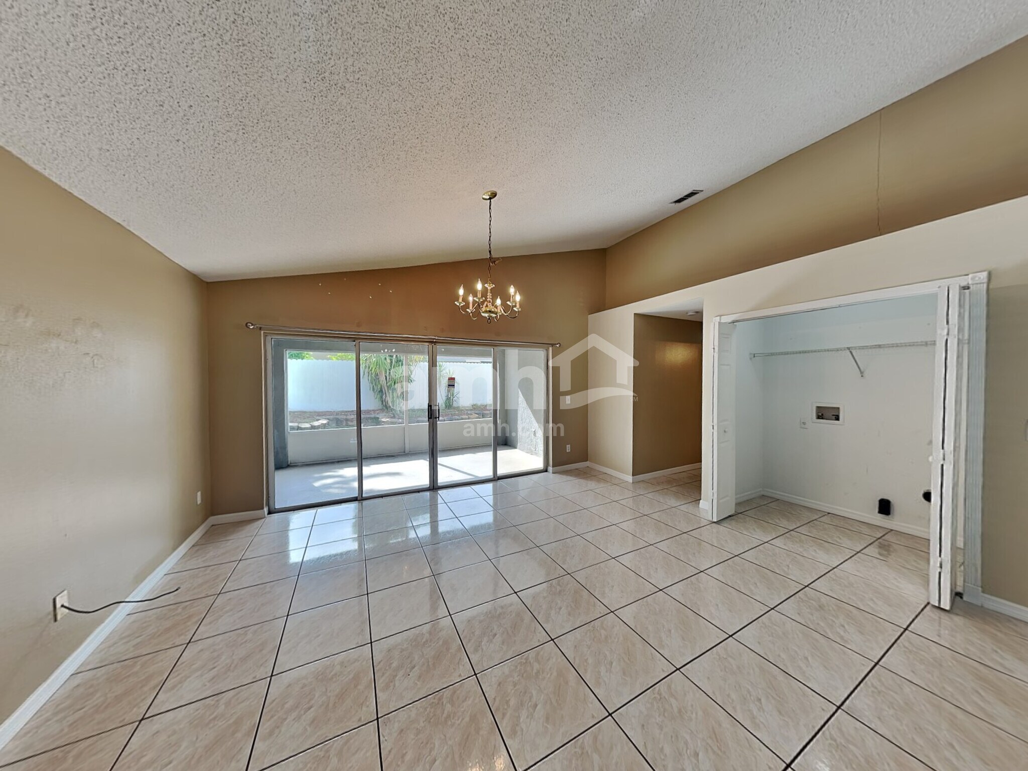 Building Photo - 4018 Coralbrooke Grv