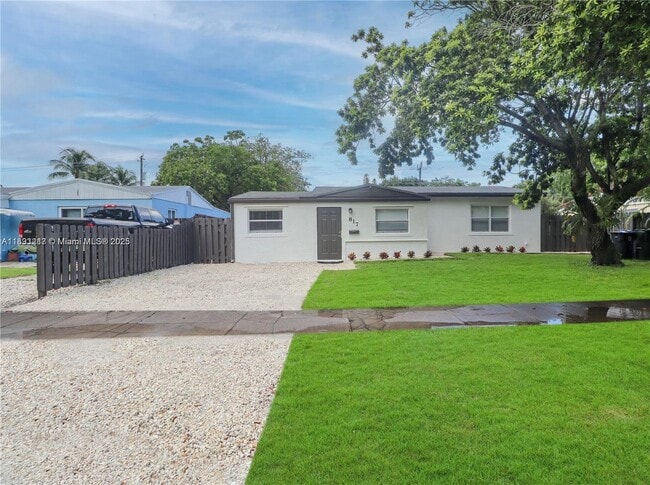 Primary Photo - 817 SW 20th St