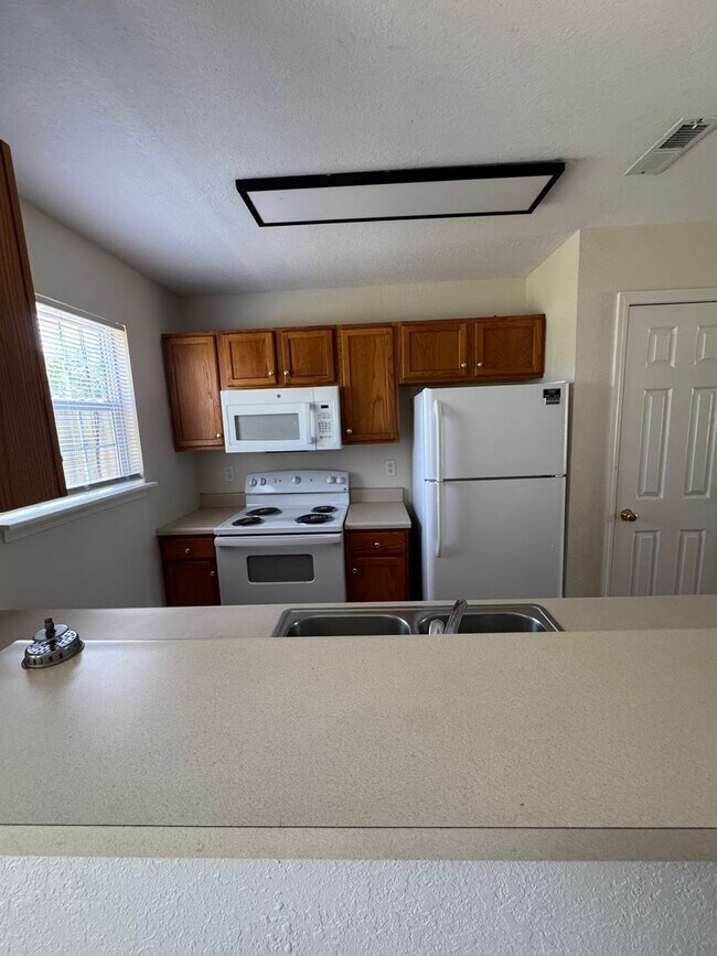 Building Photo - 2681-2683 E Oakbrook Dr