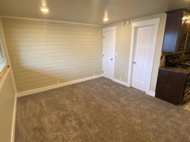 Building Photo - 3443 S State St