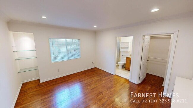 Building Photo - 4944 Cartwright Ave