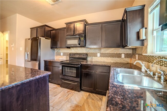 Building Photo - 602 W Vega Ln
