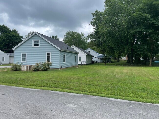 Building Photo - 209 Dixie Dr