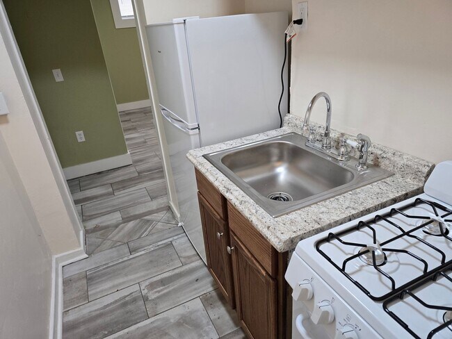 Interior Photo - Fulton Manor - 922 Fulton (Flats)