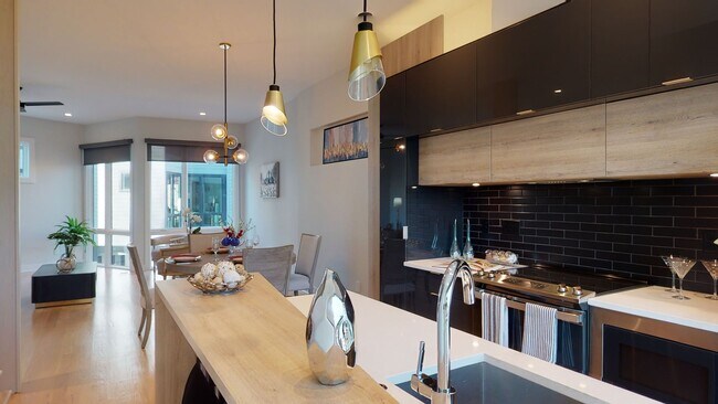 Building Photo - Modern Townhome with Roof Terrace in Dilworth Neighborhood Charlotte NC