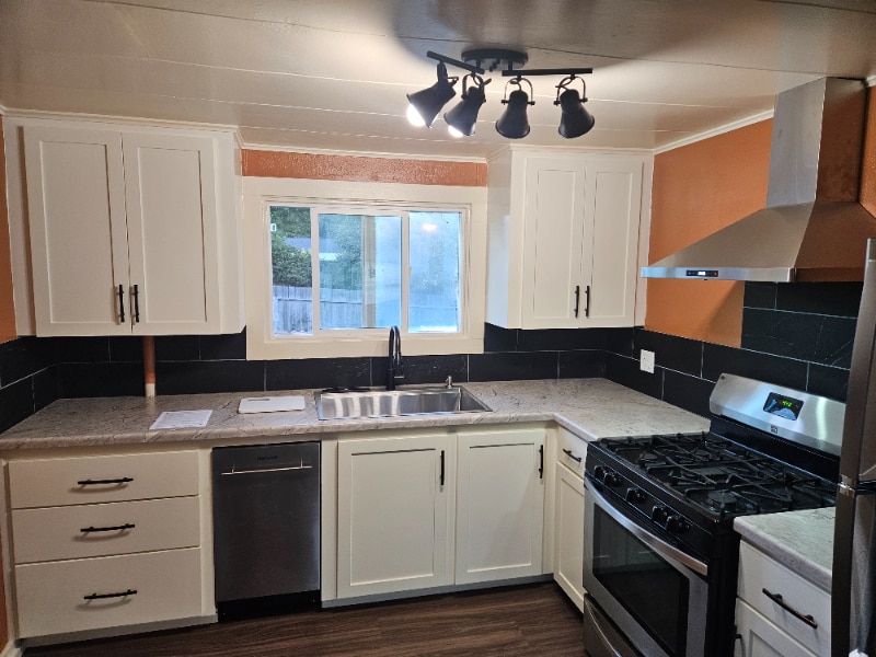 Building Photo - 641 1/2 4th Ave