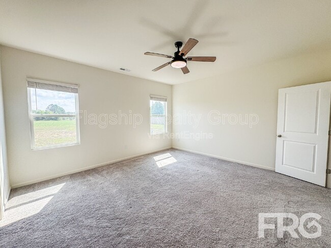 Building Photo - 303 Kenison Way