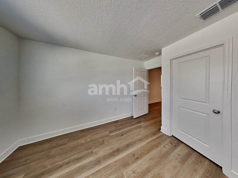 Building Photo - 37756 Dusty Saddle Ln