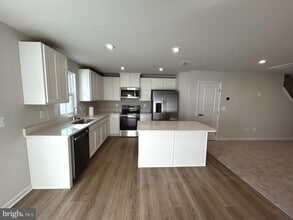 Building Photo - 2737 Apricot Dr