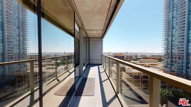 Building Photo - 1155 S Grand Ave