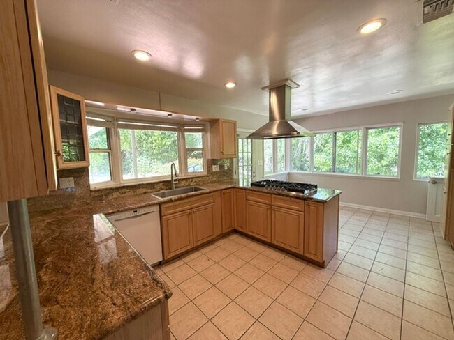 Building Photo - La Cañada Schools-  Family Home - Natural Hardwood, 2 car attached garage, Central A/C, New Appli...