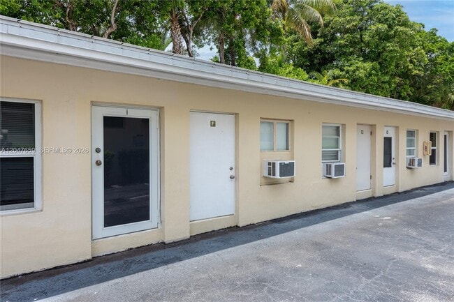 Building Photo - 9940 Collins Ave