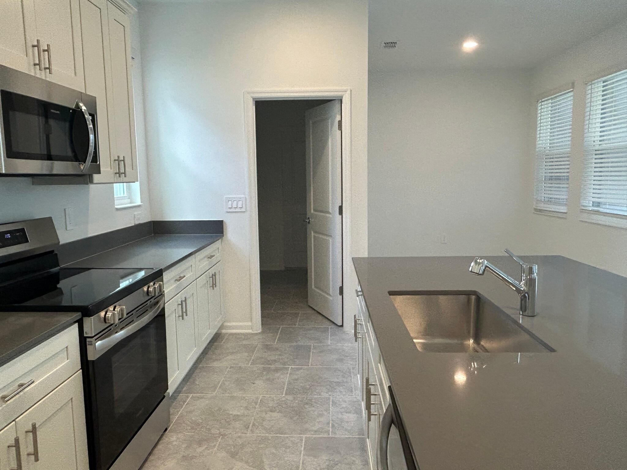 Building Photo - 2147 Sweet Honey Ln