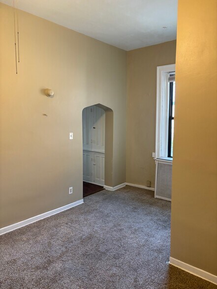 Building Photo - 406 Station Street