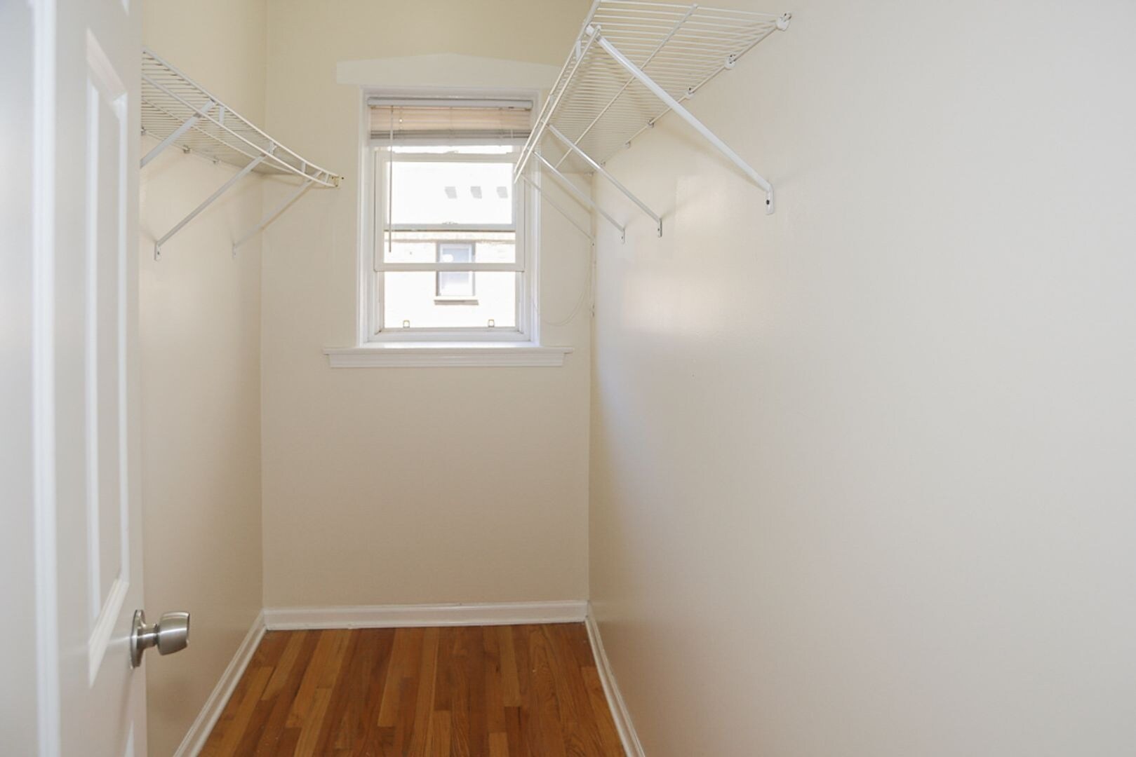 Building Photo - 1036 W Dakin St