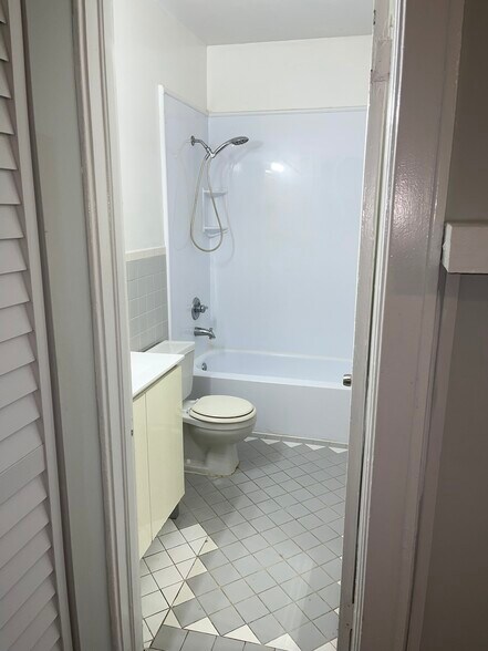 Building Photo - 536 14th St