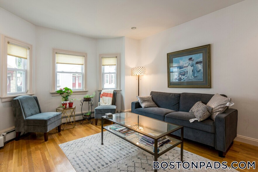 Building Photo - 162 L St