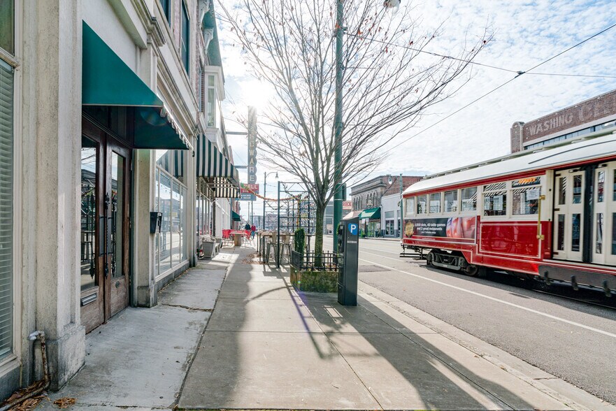 Building Photo - 310 S Main St