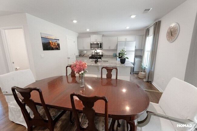 Building Photo - Spacious 4BR House in Piedmont